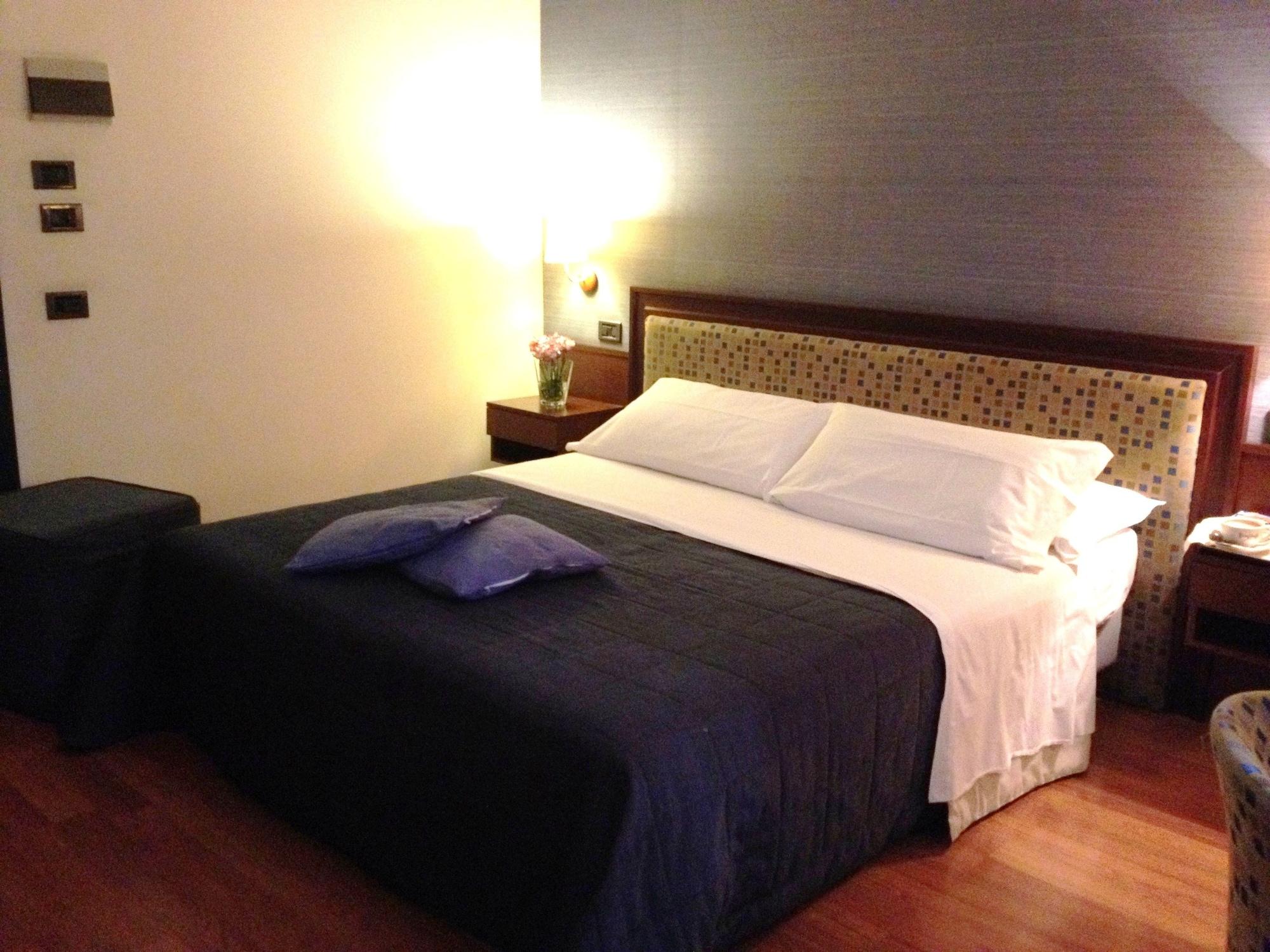 Hotel Montreal Ragusa Dış mekan fotoğraf