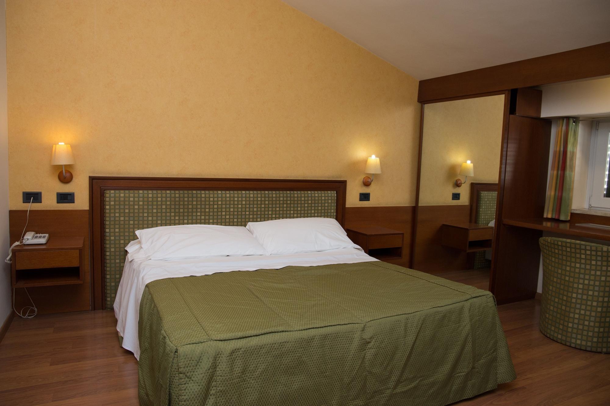 Hotel Montreal Ragusa Dış mekan fotoğraf