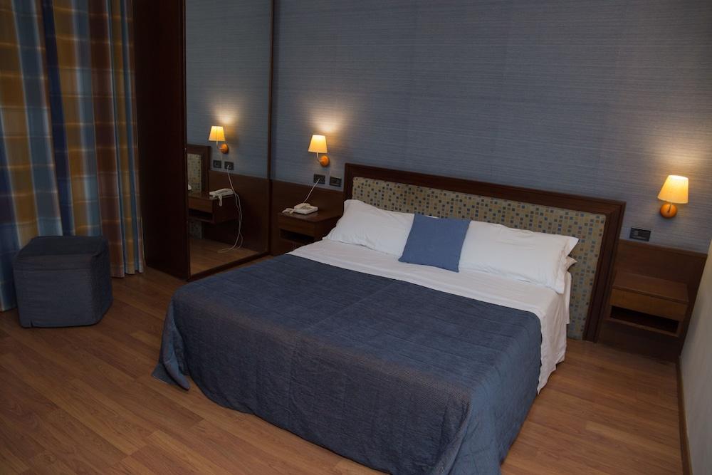 Hotel Montreal Ragusa Dış mekan fotoğraf