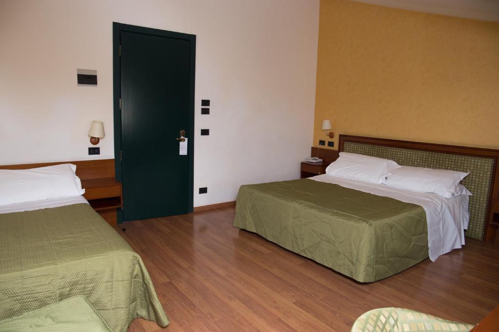 Hotel Montreal Ragusa Dış mekan fotoğraf